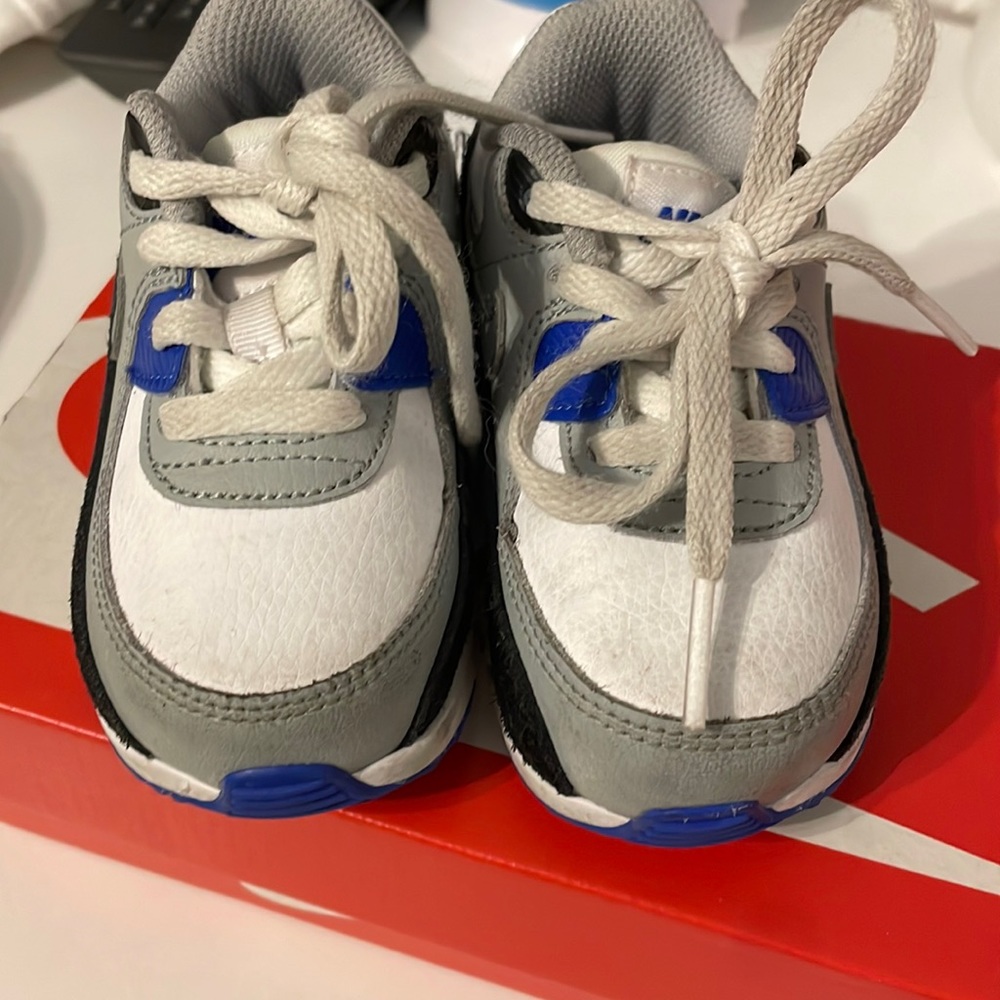 Toddler boys shoes with box